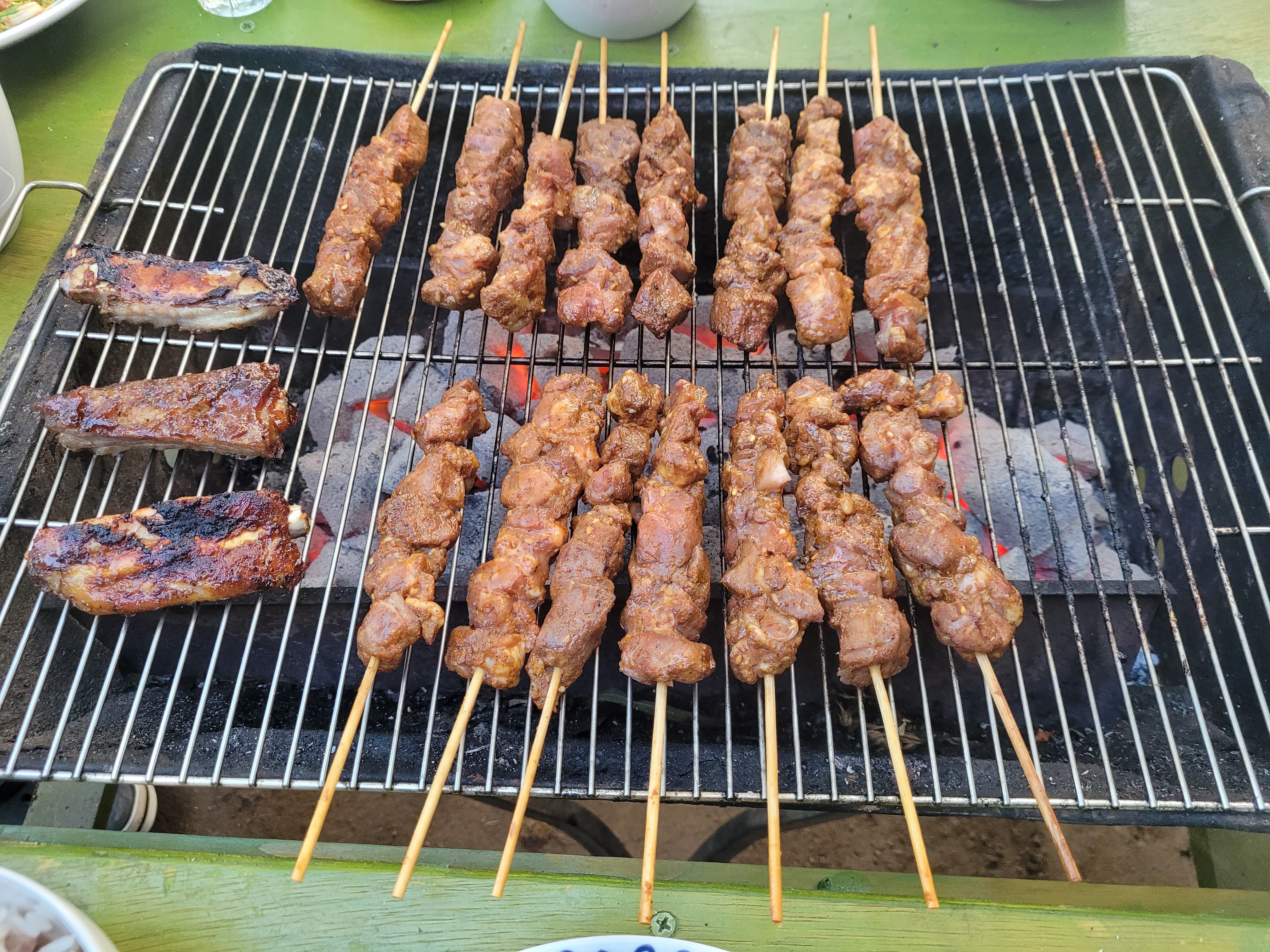 숯불로 직화한 양꼬치