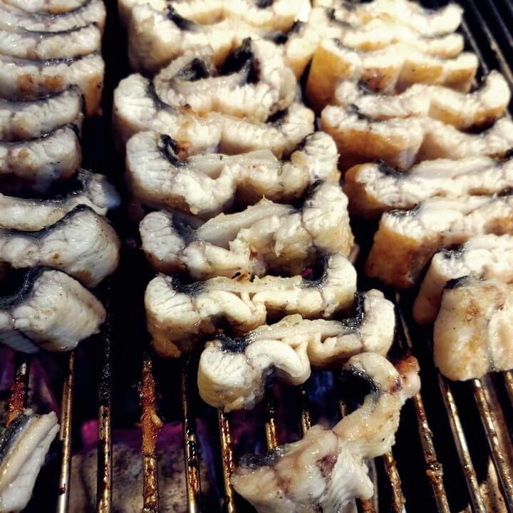 섬진강민물장어-잘-익어가는