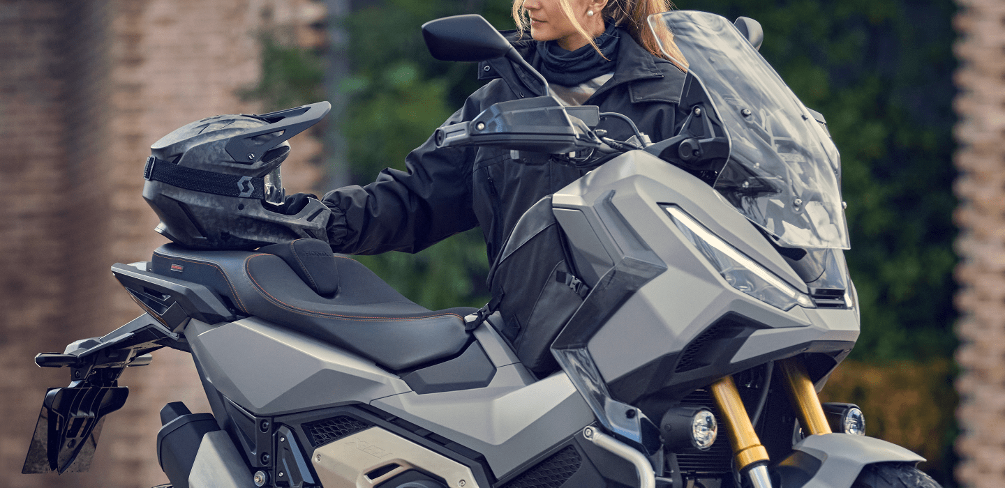 새로운 Honda X-ADV 2025 Adventures 스쿠터를 소개합니다.