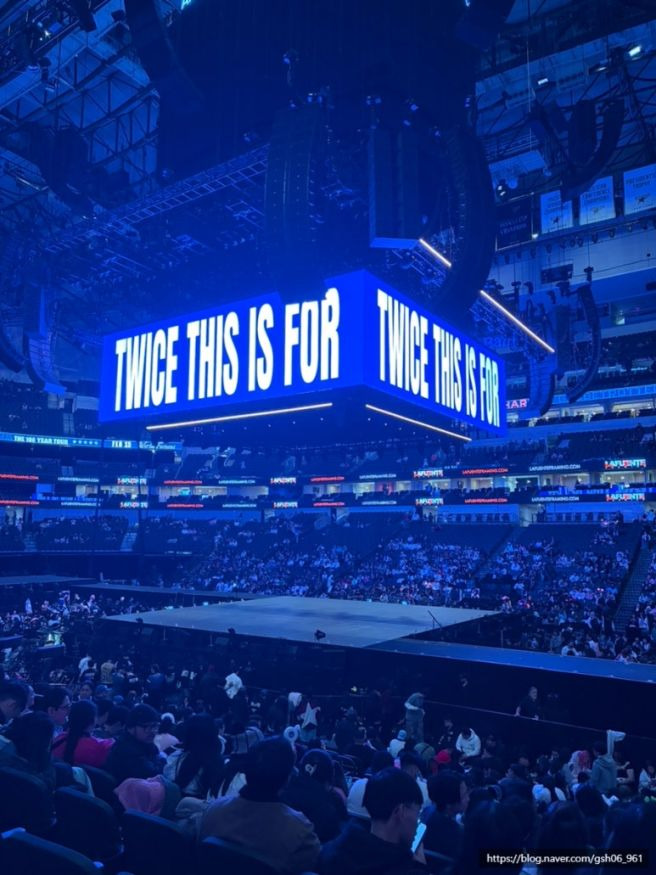 트와이스 북미 투어 55만 관객 돌파! K-팝 걸그룹 역대 최다 기록 및 일본 국립경기장 최초 입성 총정리