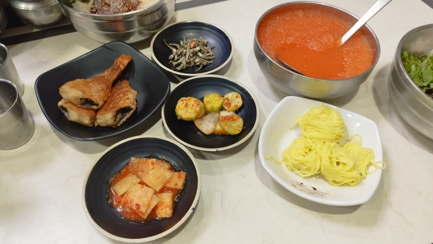 벽강물회 기본찬들