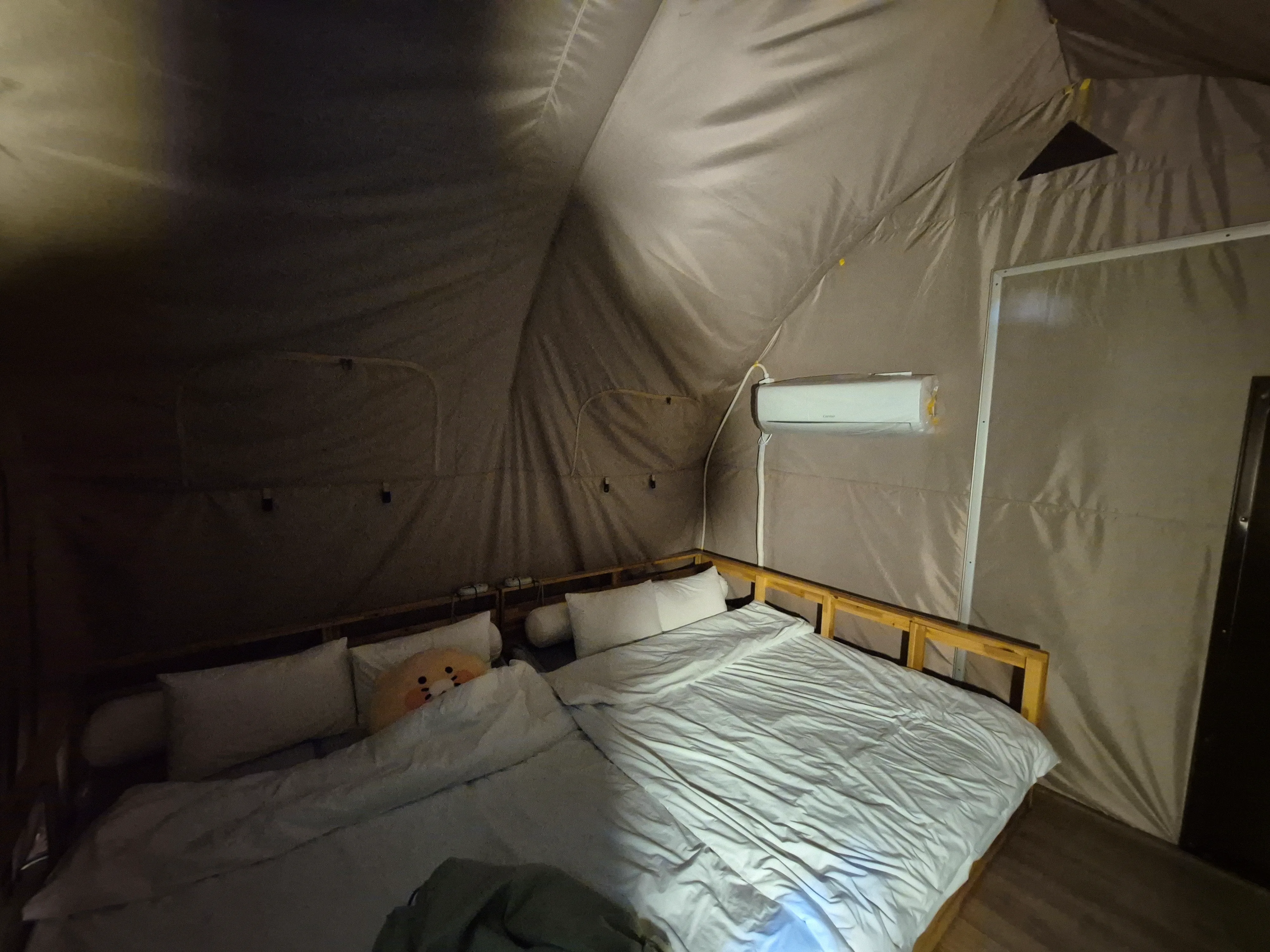 글램핑-텐트-침실