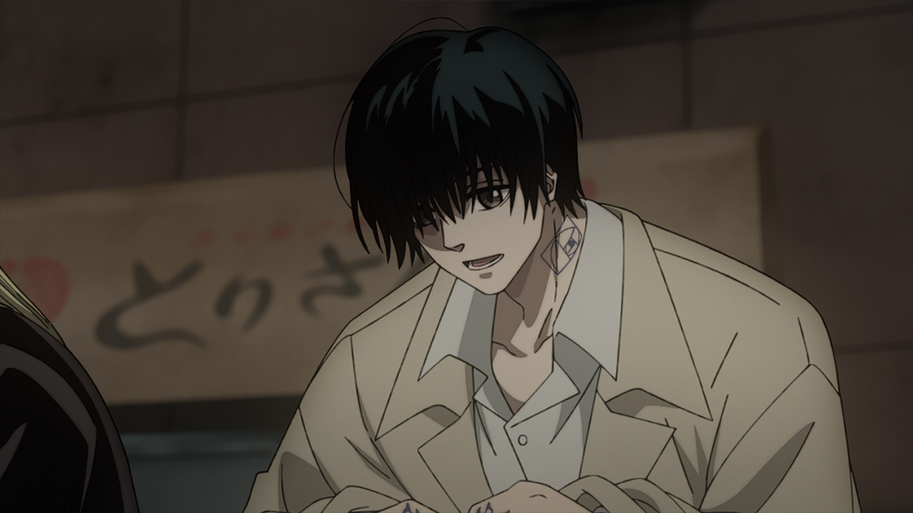 목에타투가있는긴머리훈남