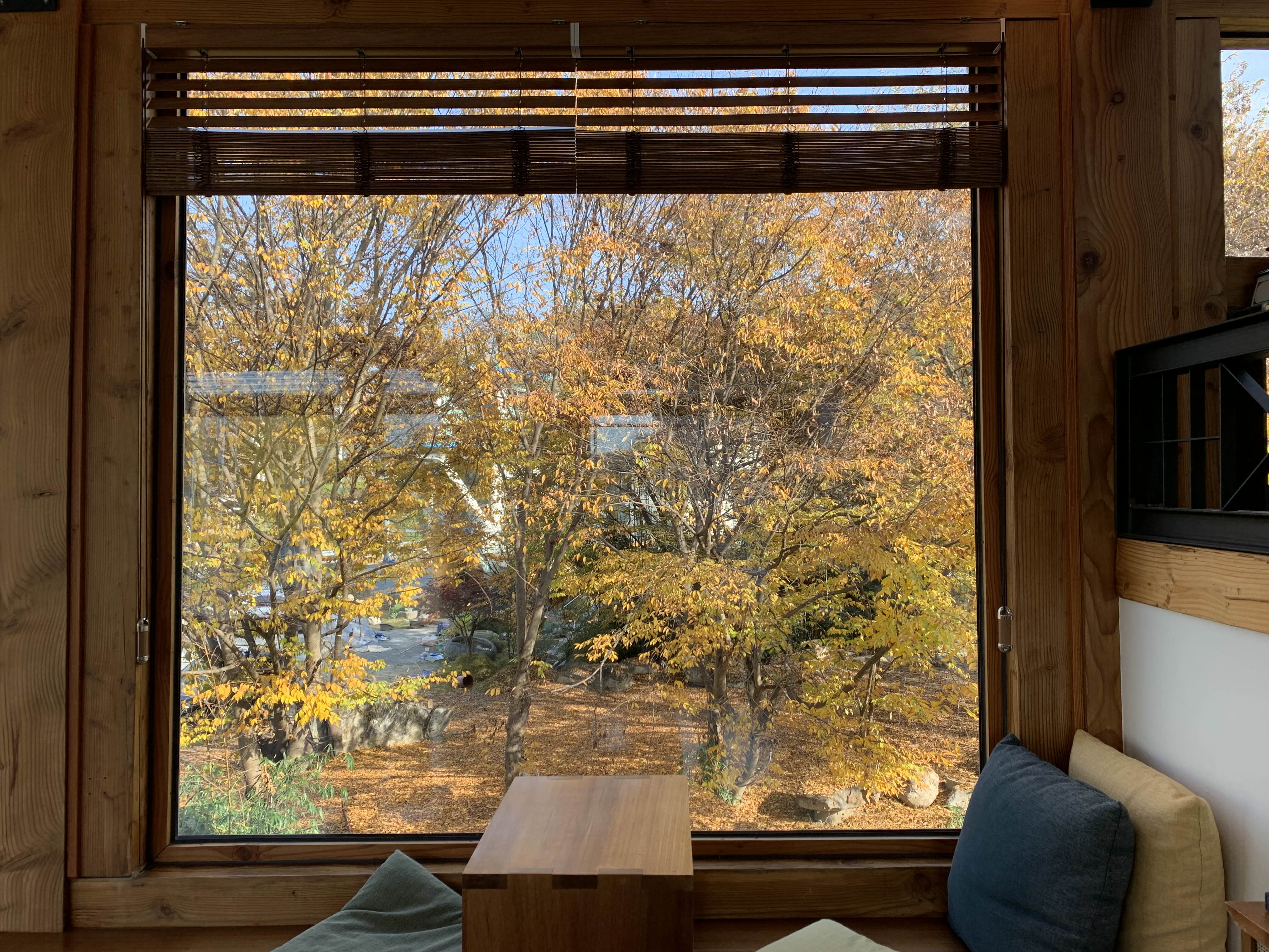 카페2층-창가자리