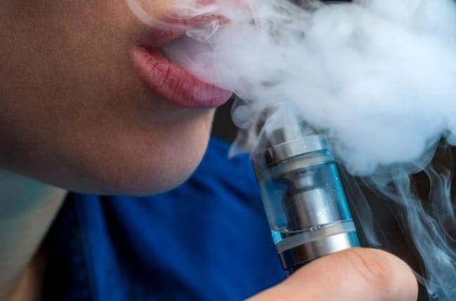 전자담배도 중독 위험 높아 Many Smokers Who Want to Quit Just End Up Vaping, Too