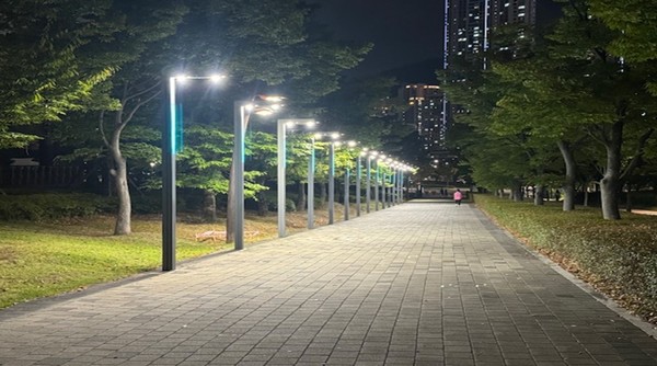 가로등 조도가 실제 수면에 미치는 영향 - 7일간 침실 조도(Lux)&middot;수면 앱 데이터를 함께 측정한 실험 리포트