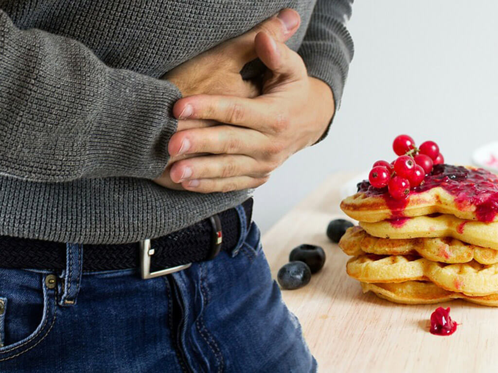 음식과 배고픈남성