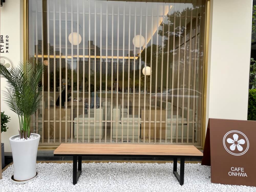 카페-온화-수원-신동점-입구