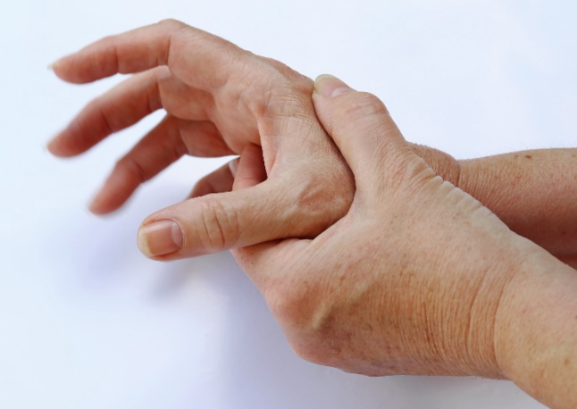 손목 시린 증상