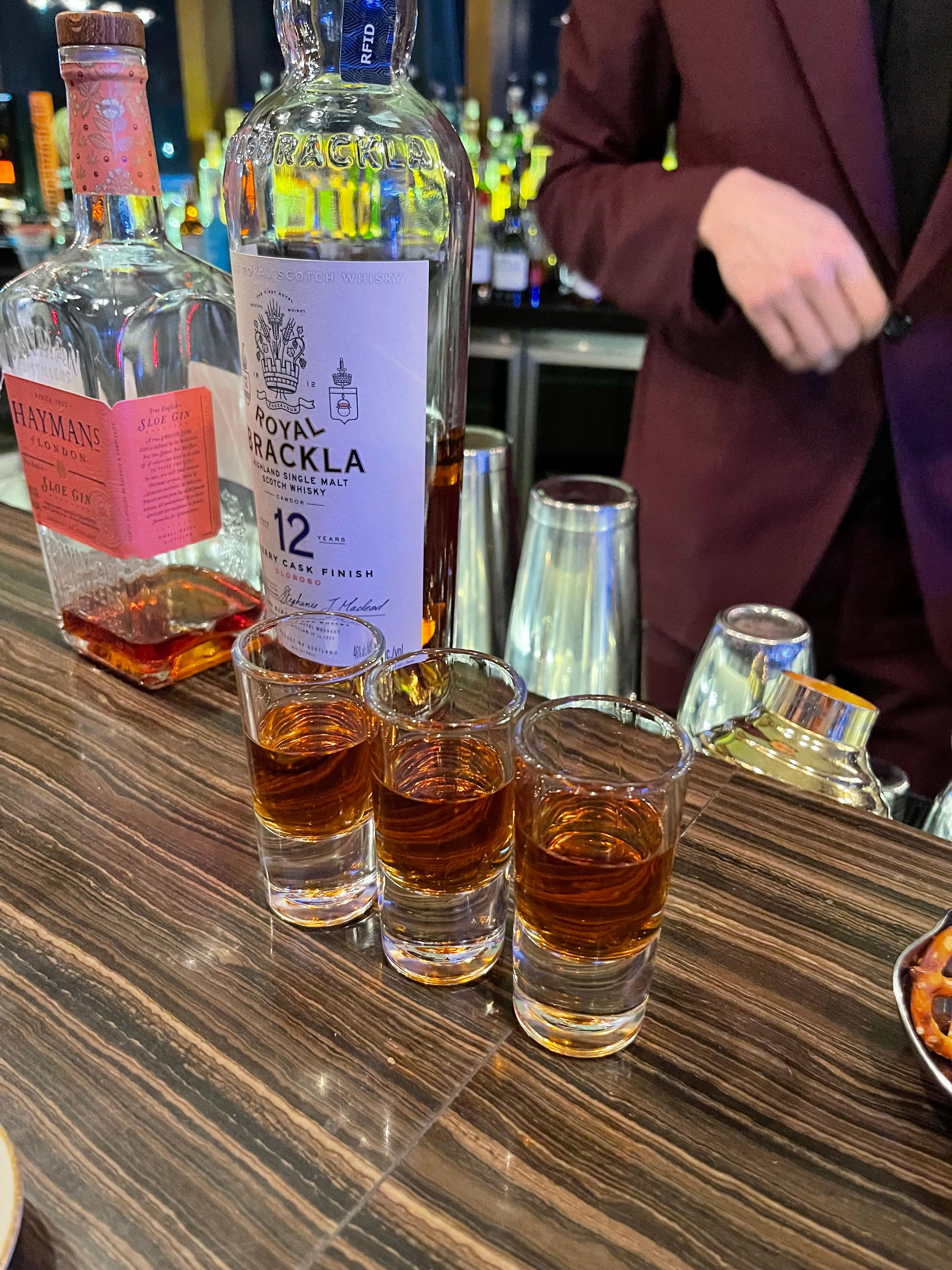 서비스로 주신 로얄 브라클라 12년