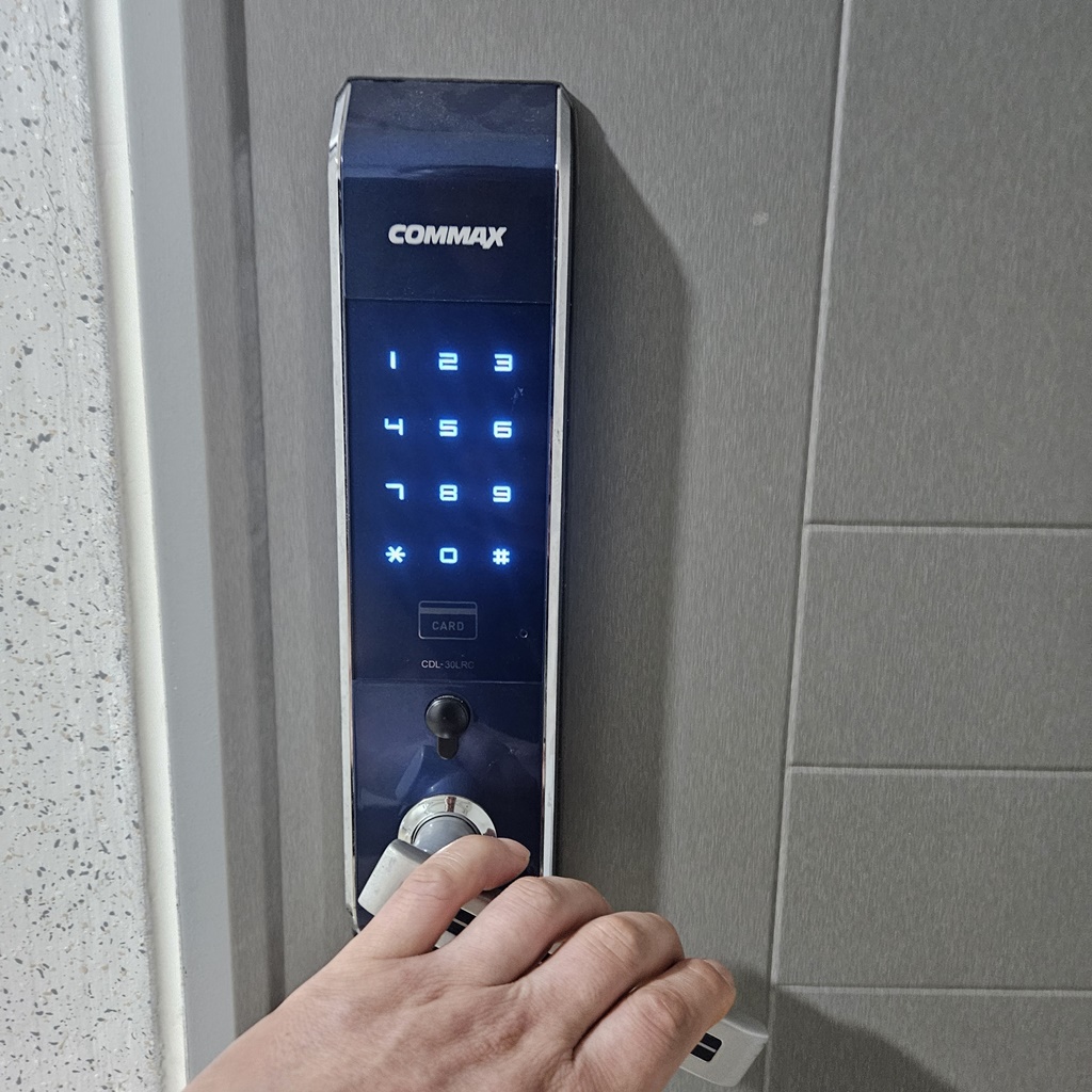 코맥스(COMMAX) 도어락 비밀번호 까먹었을 때 파손 손상 없이 개문 해결해 드렸어요