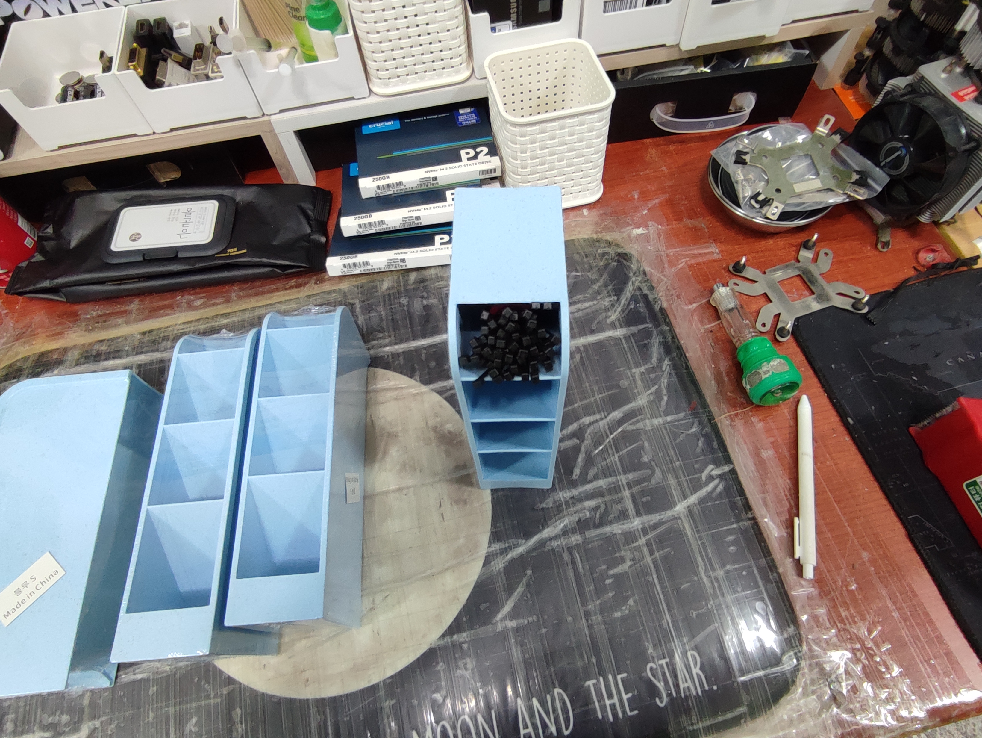 사선 볼펜 꽂이에 케이블 타이 보관하기