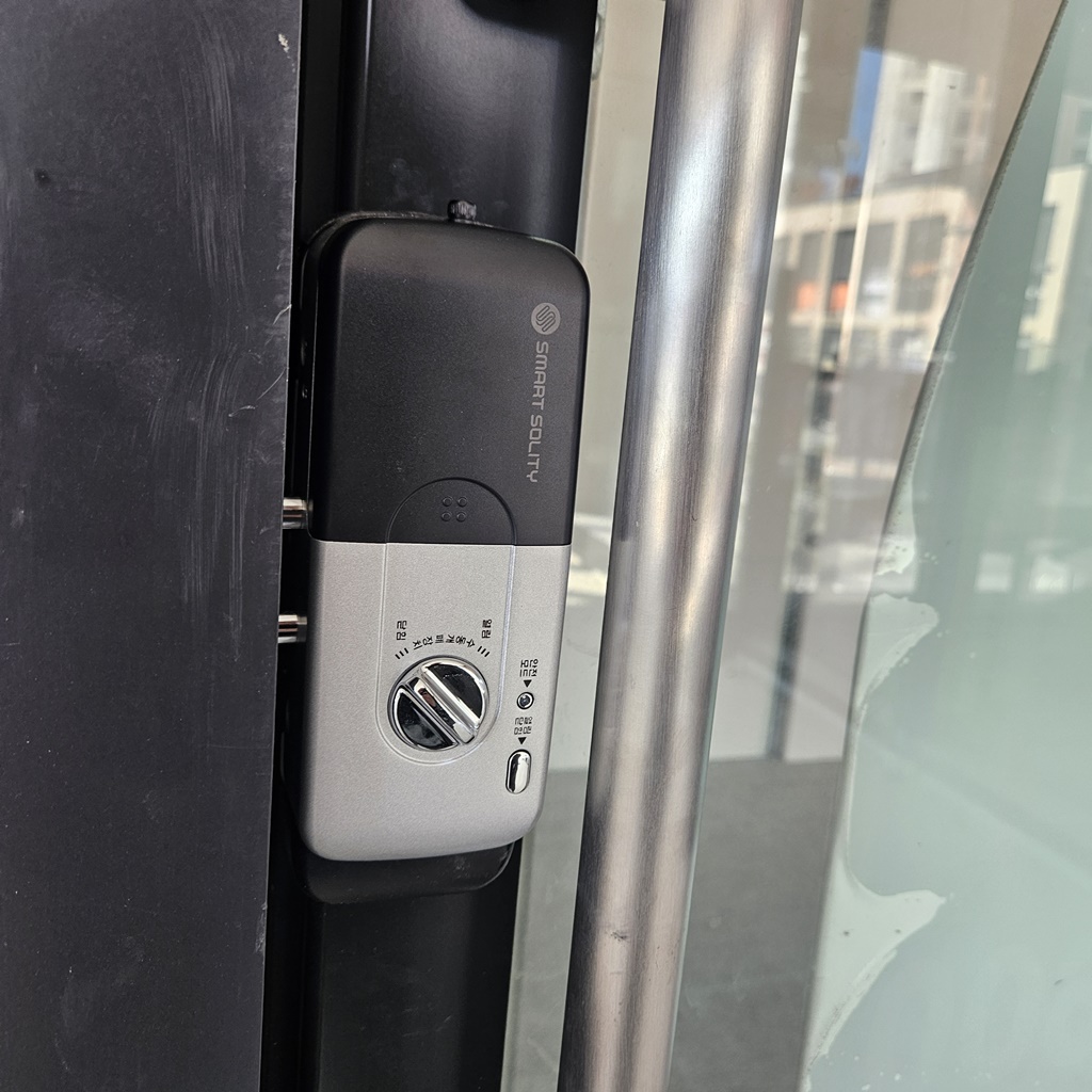 부산 강서구 명지동 상가 매장 유리문 샤시문 도어락 핸드폰 원격제어 iot 번호 전자키 설치