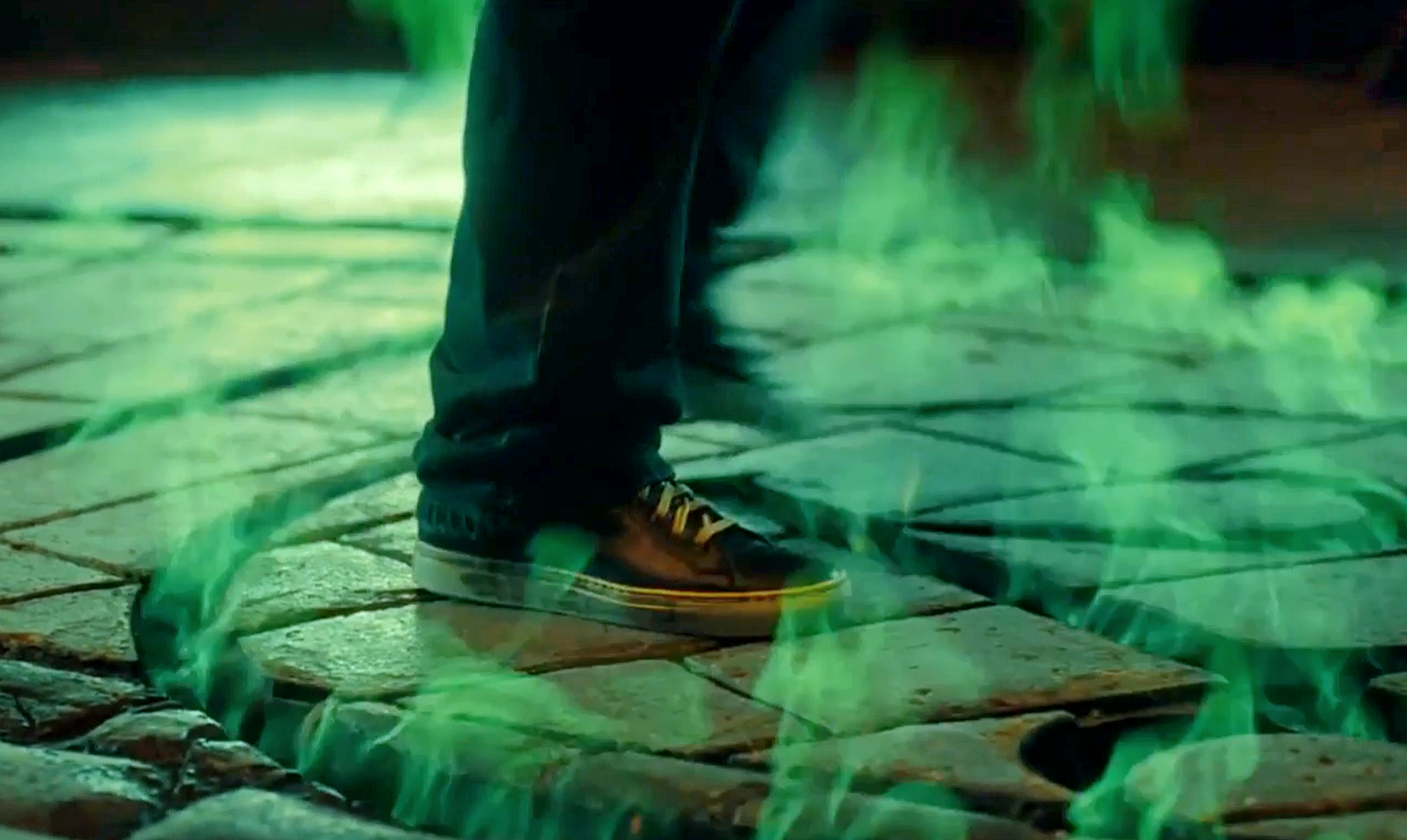 영화 마법사의 제자 데이브가 멀린의 원 안에 발을 디딘 장면