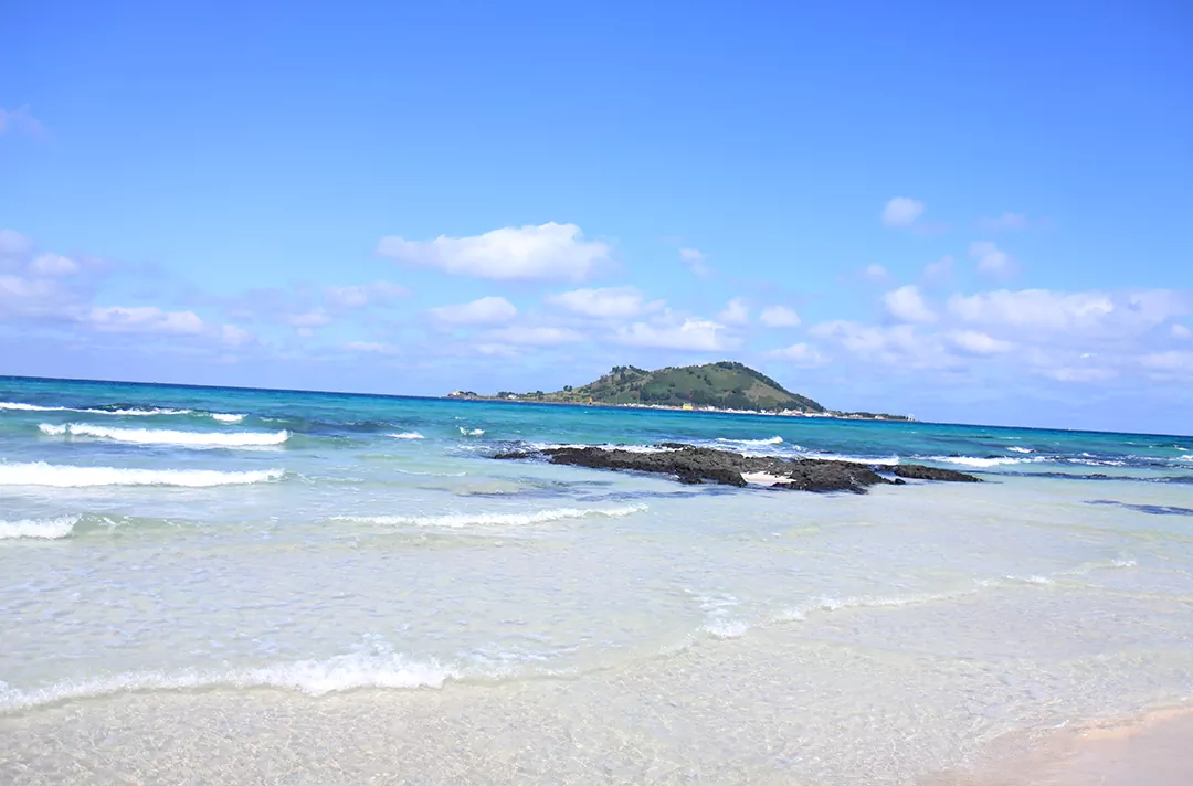 금릉해수욕장에서 바라본 비양도 모습