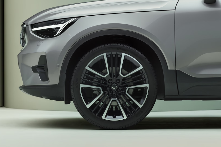 2023 볼보 XC40 마일드 하이브리드 바퀴