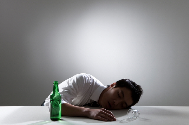 공복 음주의 건강 위험성