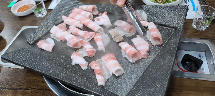 황금대패삼겹살 가격표 저렴한고기 정직한식당 대패삼겹살 잘 구운 대패삼겹살