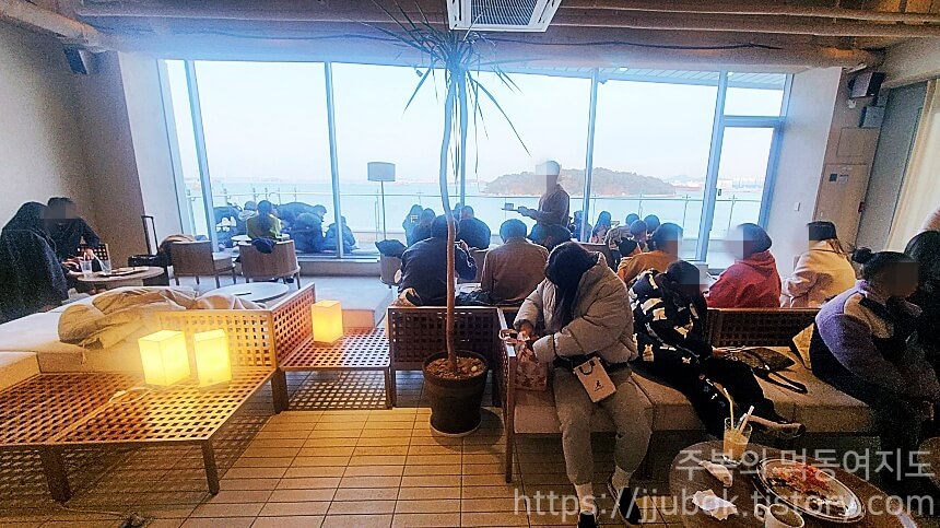 인천-영종도-구읍뱃터-바다앞테라스-내부
