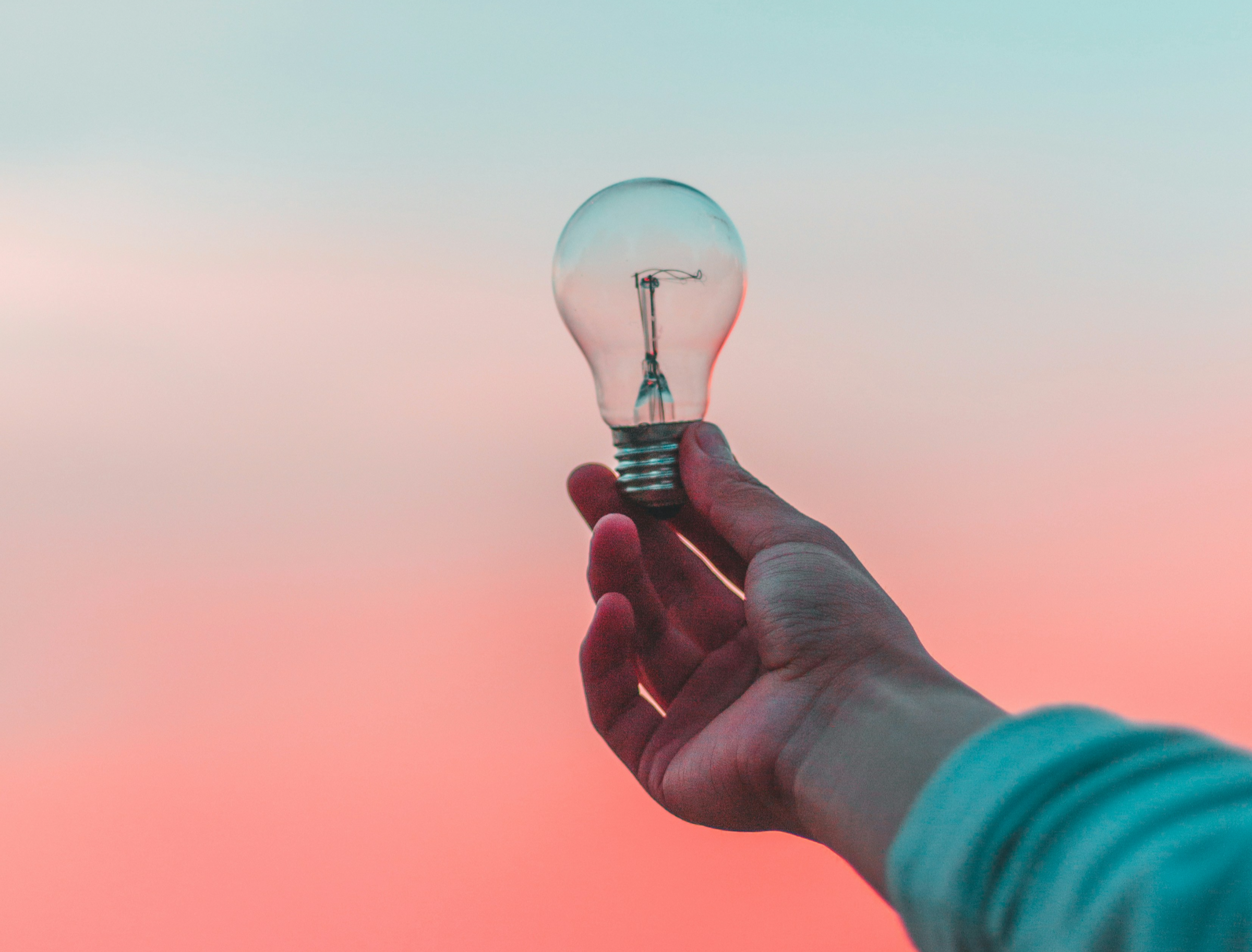 영어 독서를 통해 깨달음과 사고력을 키우는 상징적인 이미지