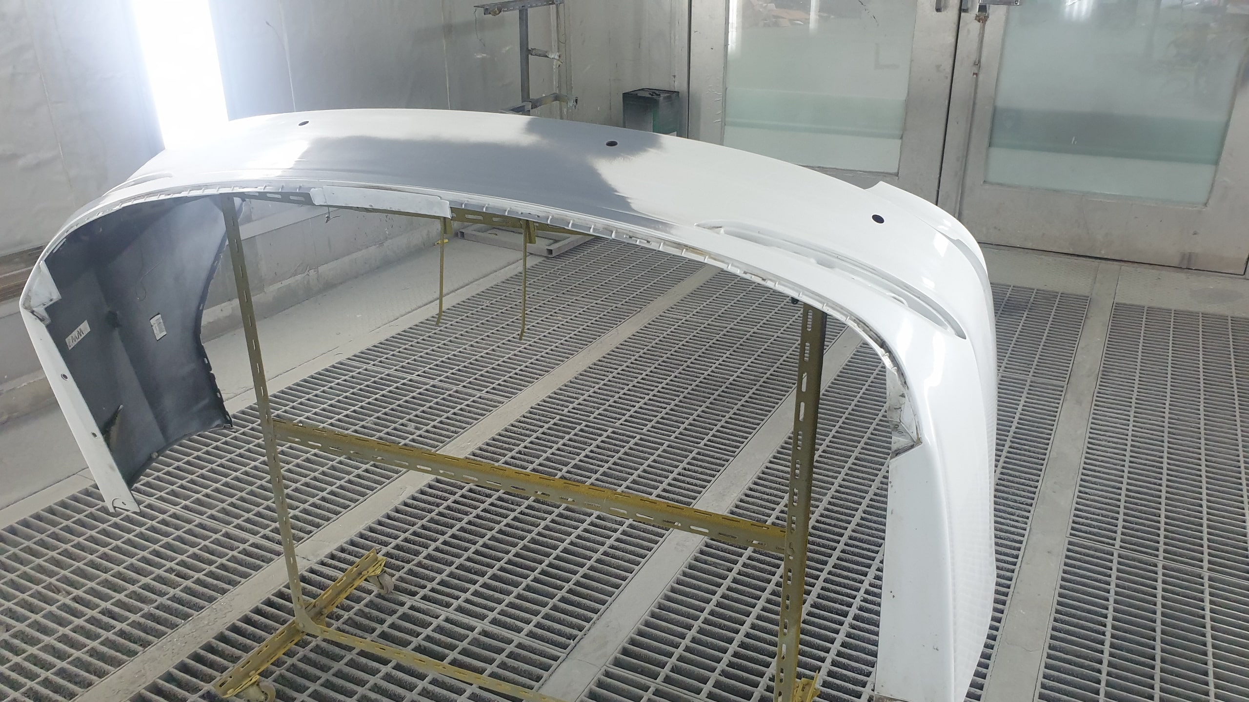 찢어진 범퍼복원 도장전 밑 작업 1