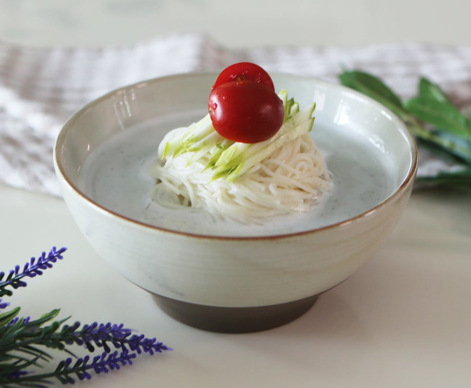 서리태 콩국수