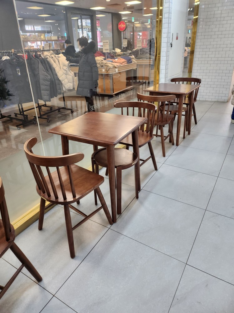 매장 내부 좌석