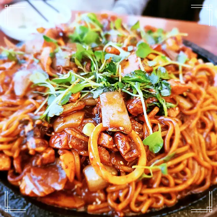 양념게장 돌짜장 돌판짜장 맛집 온천 실내데이트 코스 시몬스 침대 카페 별빛 정원 여행 가볼만한 곳 추천 생방송투데이 이천 떴다 동네방네