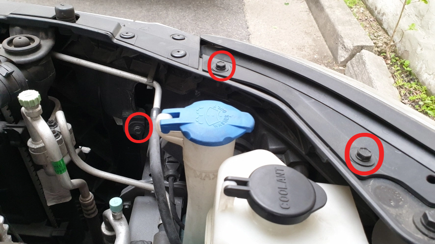 헤드라이트 고정 볼트 위치