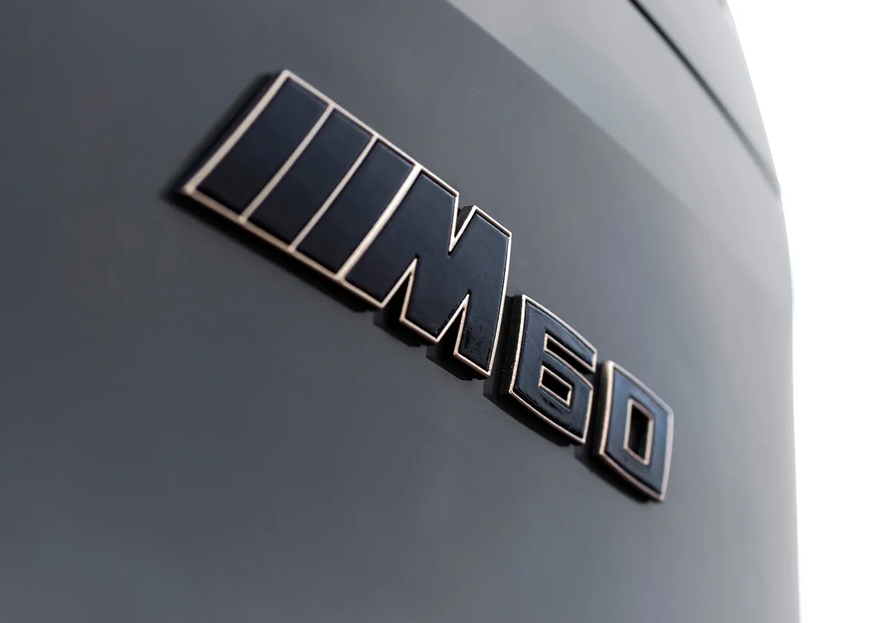 BMW IX M60 차량 이미지