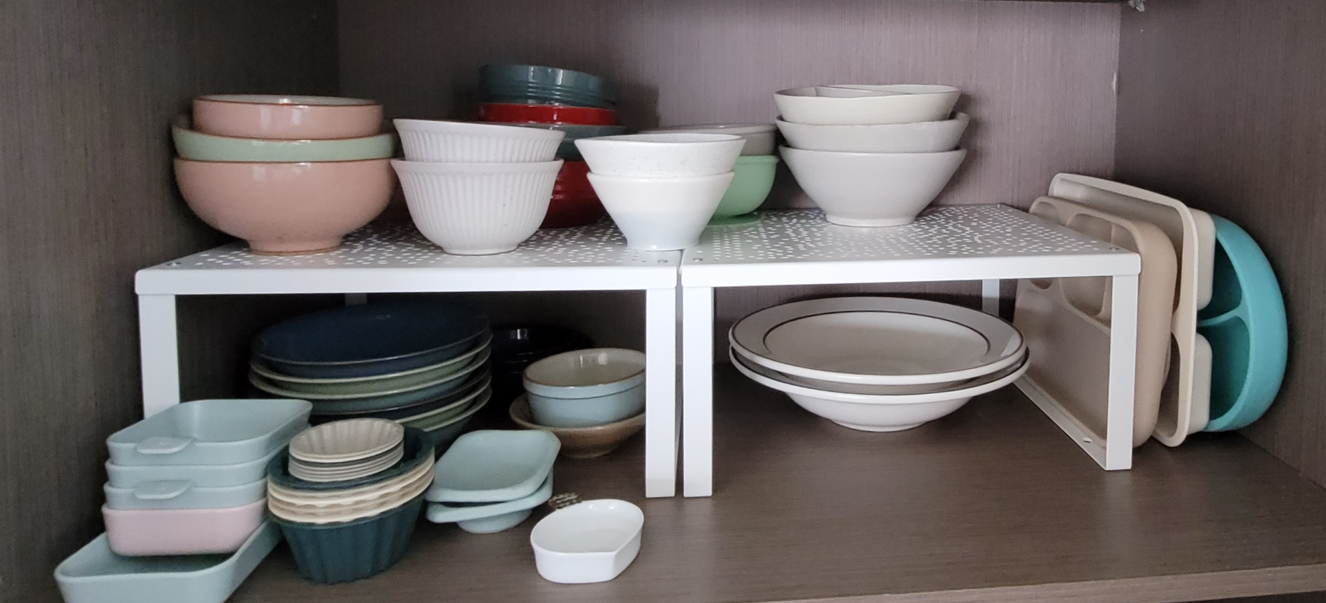 그릇 선반을 활용한 정리