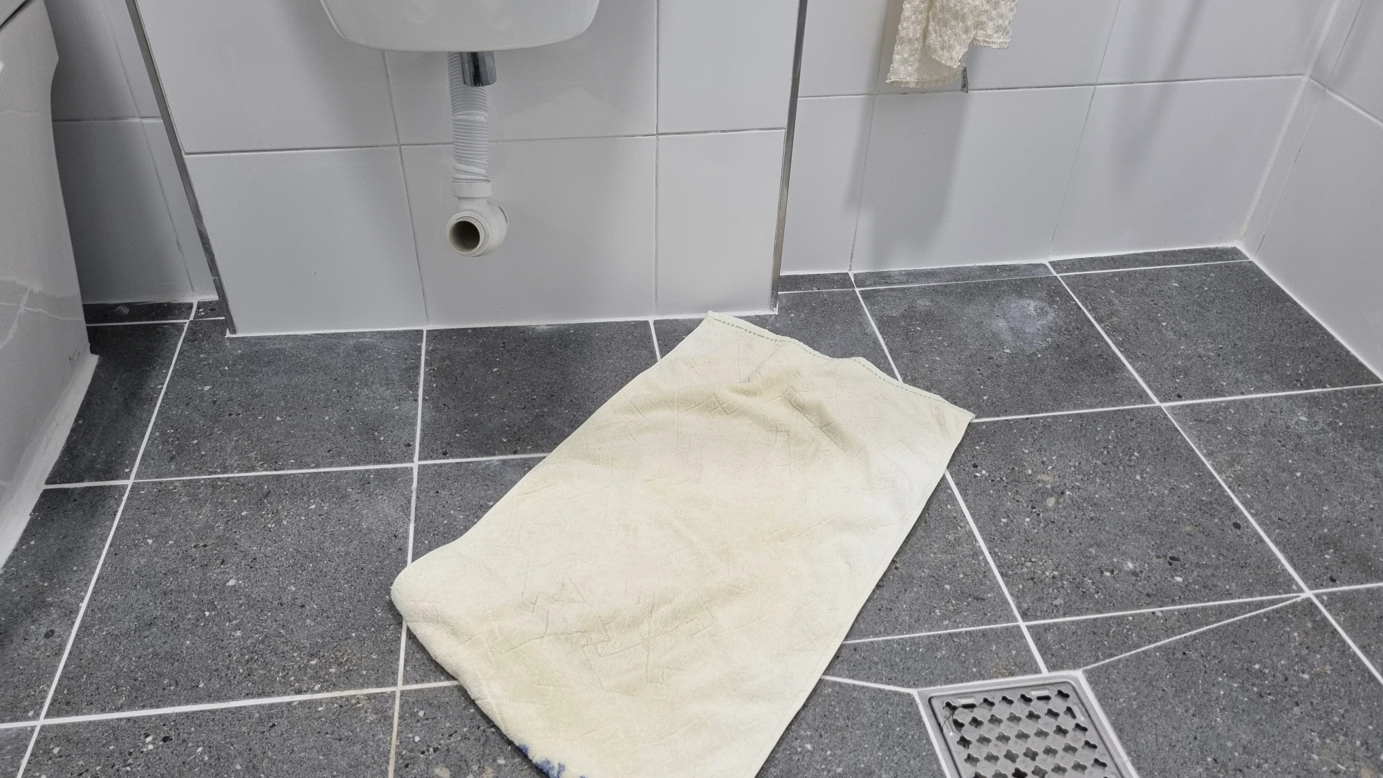 수건 펼쳐놓은 모습