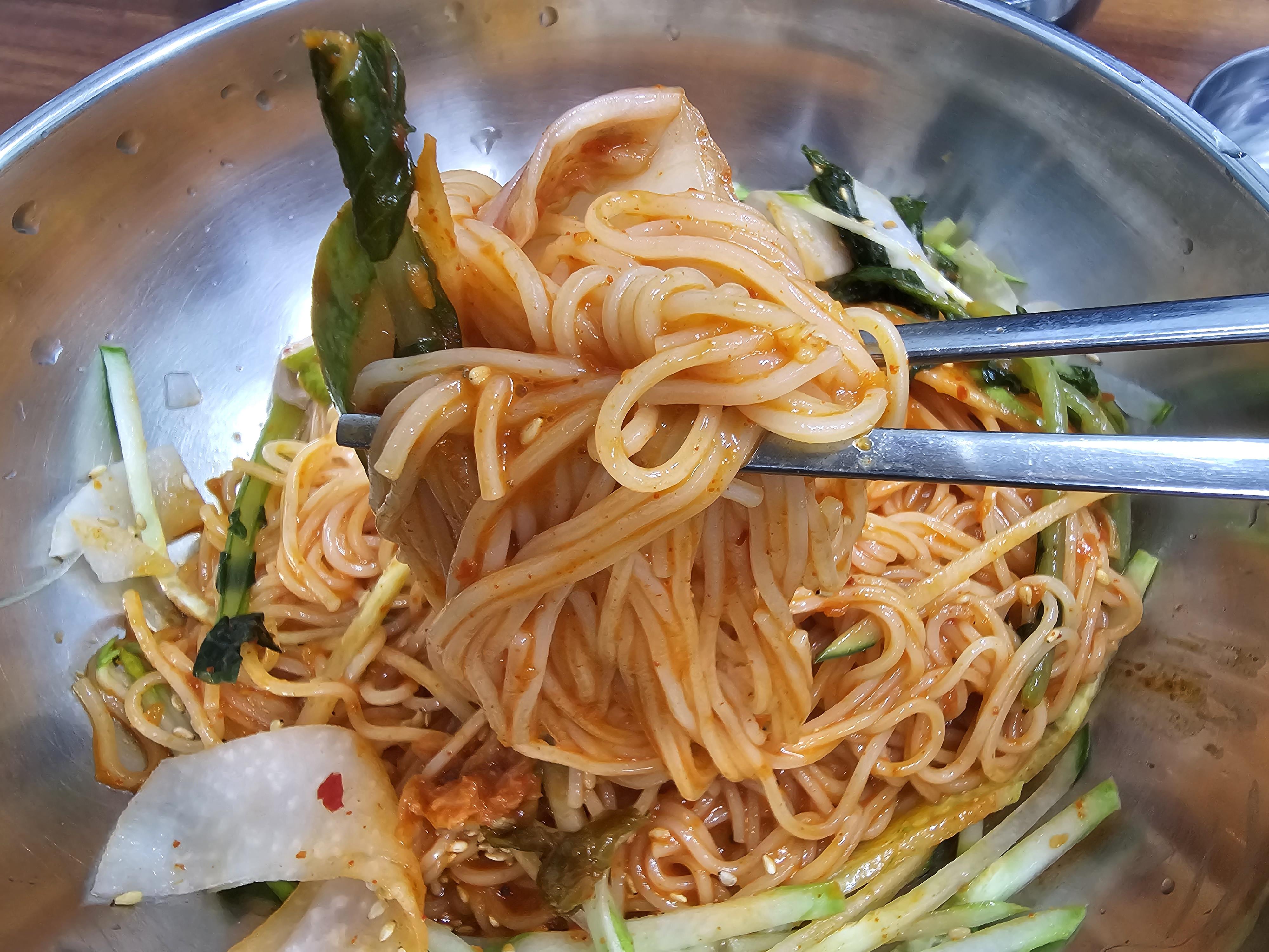 인천_서구_가정동_홍두깨손칼국수_비빔국수