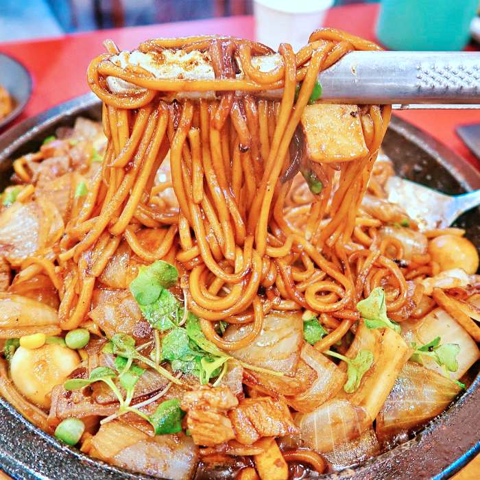 굿모닝 투데이 부산 경마공원 불향 해물 돌짜장 맛집