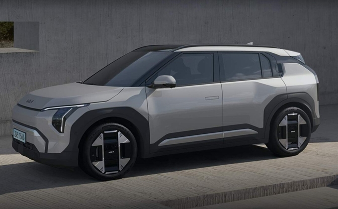 기아에서 출시된 소형 SUV 전기차 모델 EV3