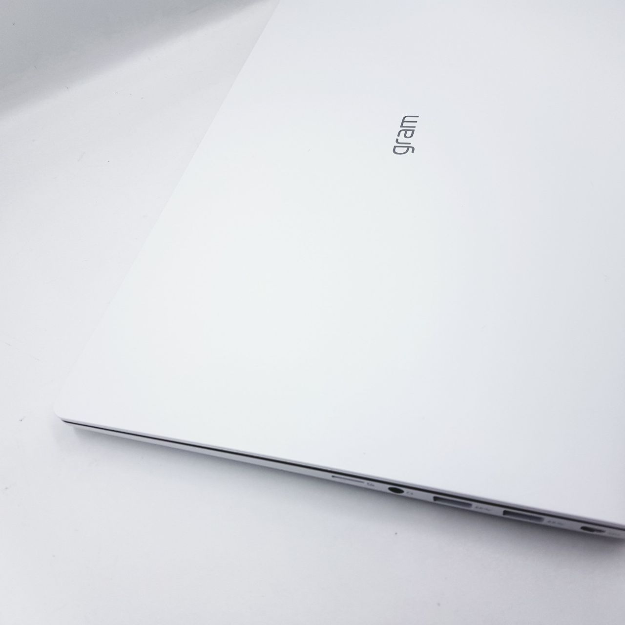 15ZB95N-GP5HL우측면 포트 배치