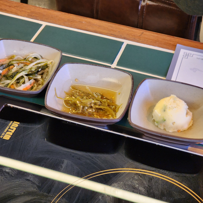 해화로-기본반찬종류-감자샐러드-고추짱아찌