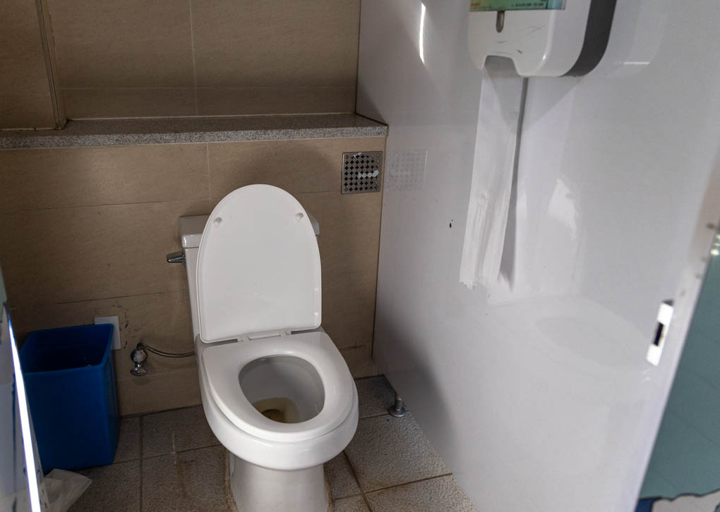 윗세오름 대피소 화장실