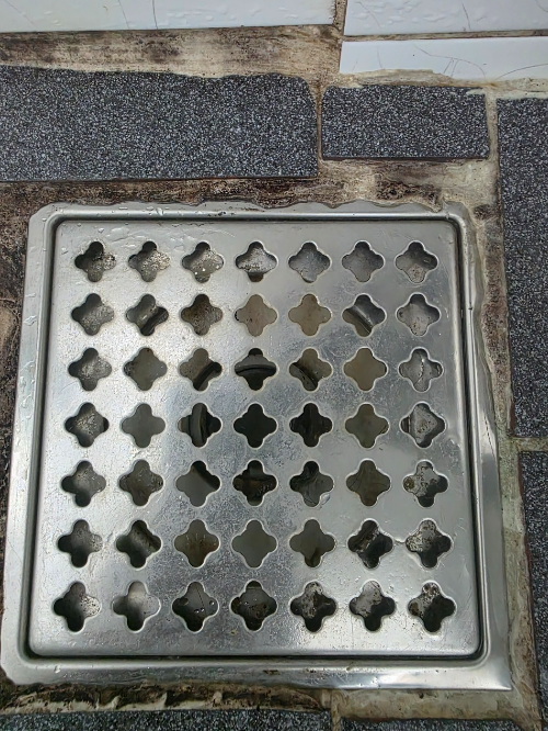 화장실 하수구 냄새 원인과 해결 방법