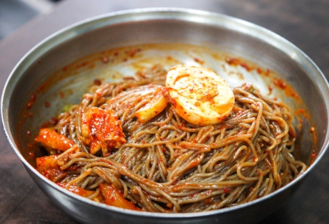 핸썸가이즈 신당동 약수역 만포막국수 이북식 찜닭 만두전골 맛집 위치 후기