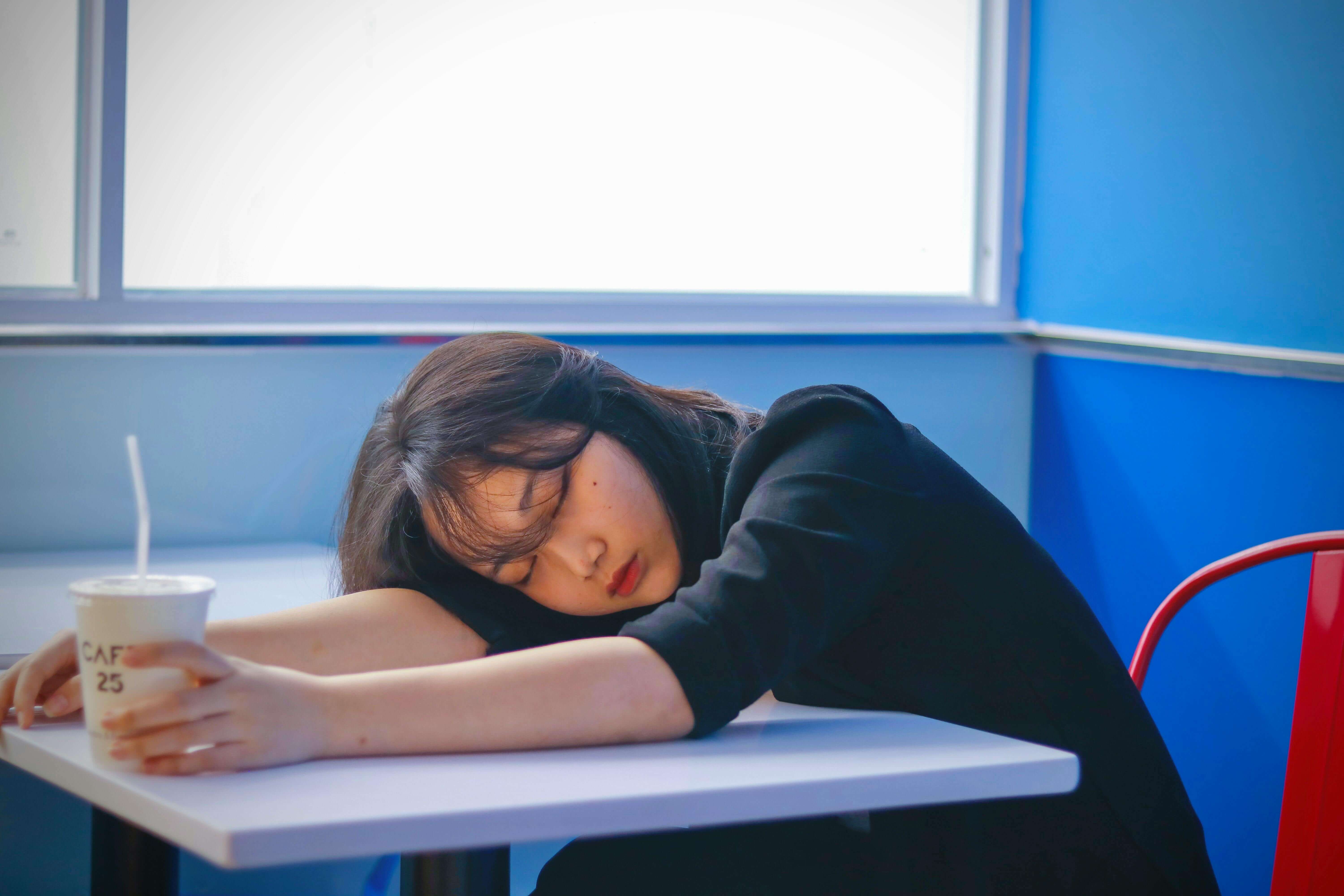 낮 시간 졸림 해결법&amp;#44; 직장인 필수 꿀팁 총정리