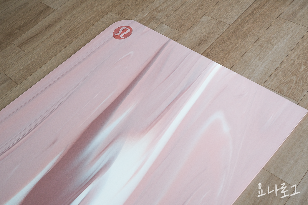 요가매트 요가매트추천 홈트 룰루레몬 룰루레몬요가매트 요가복 요가복추천 요가링 요가링추천 홈트추천 20대여성선물 여자친구선물 30대여성선물 20대여자선물 대학생선물 직장인선물 30대여자선물