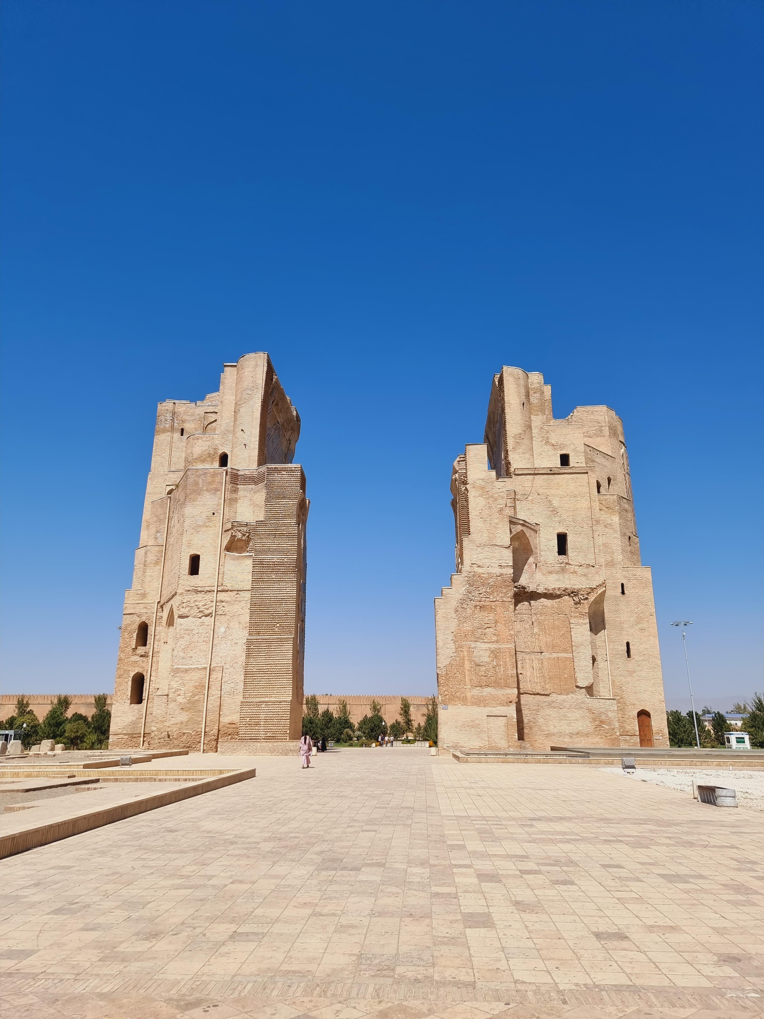 궁전 입구의 거대한 모습