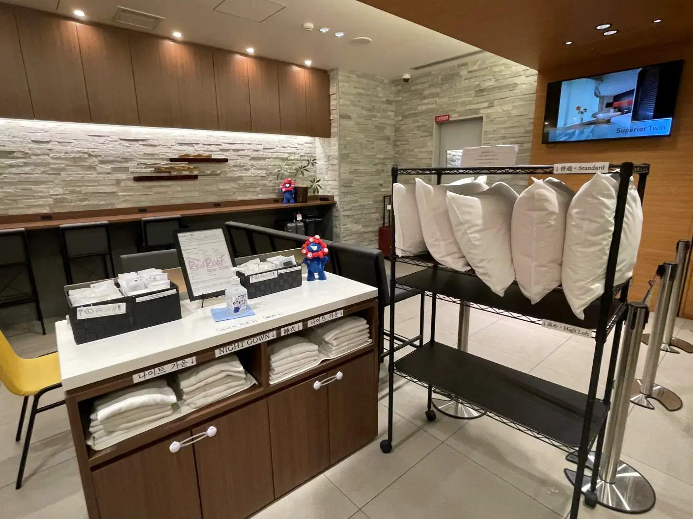 여분-베개-및-에머니티