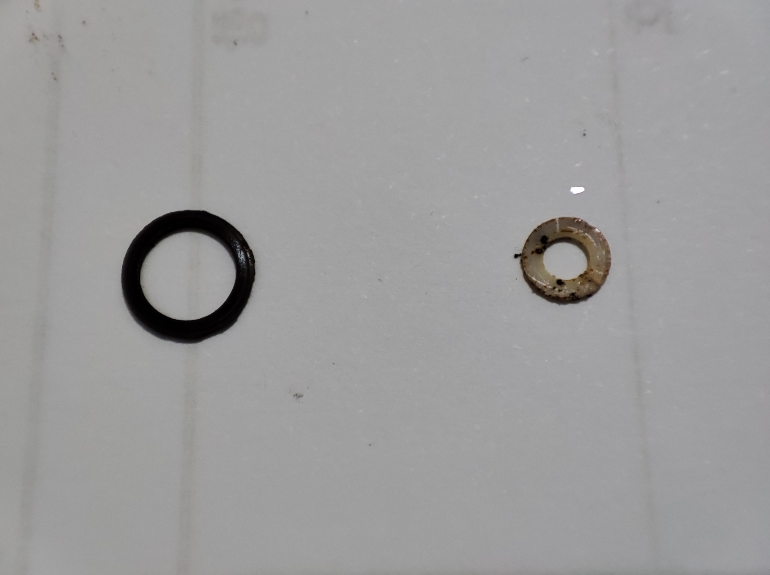 고무링도 하나 들어있었습니다.