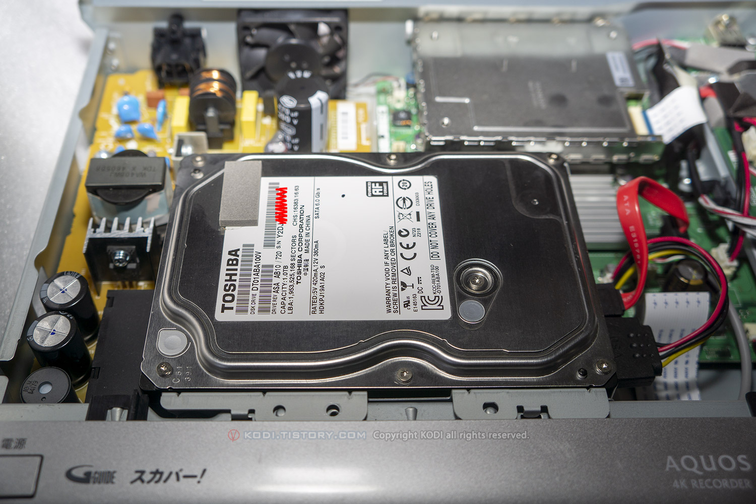 교체 전 기존의 도시바 하드 디스크