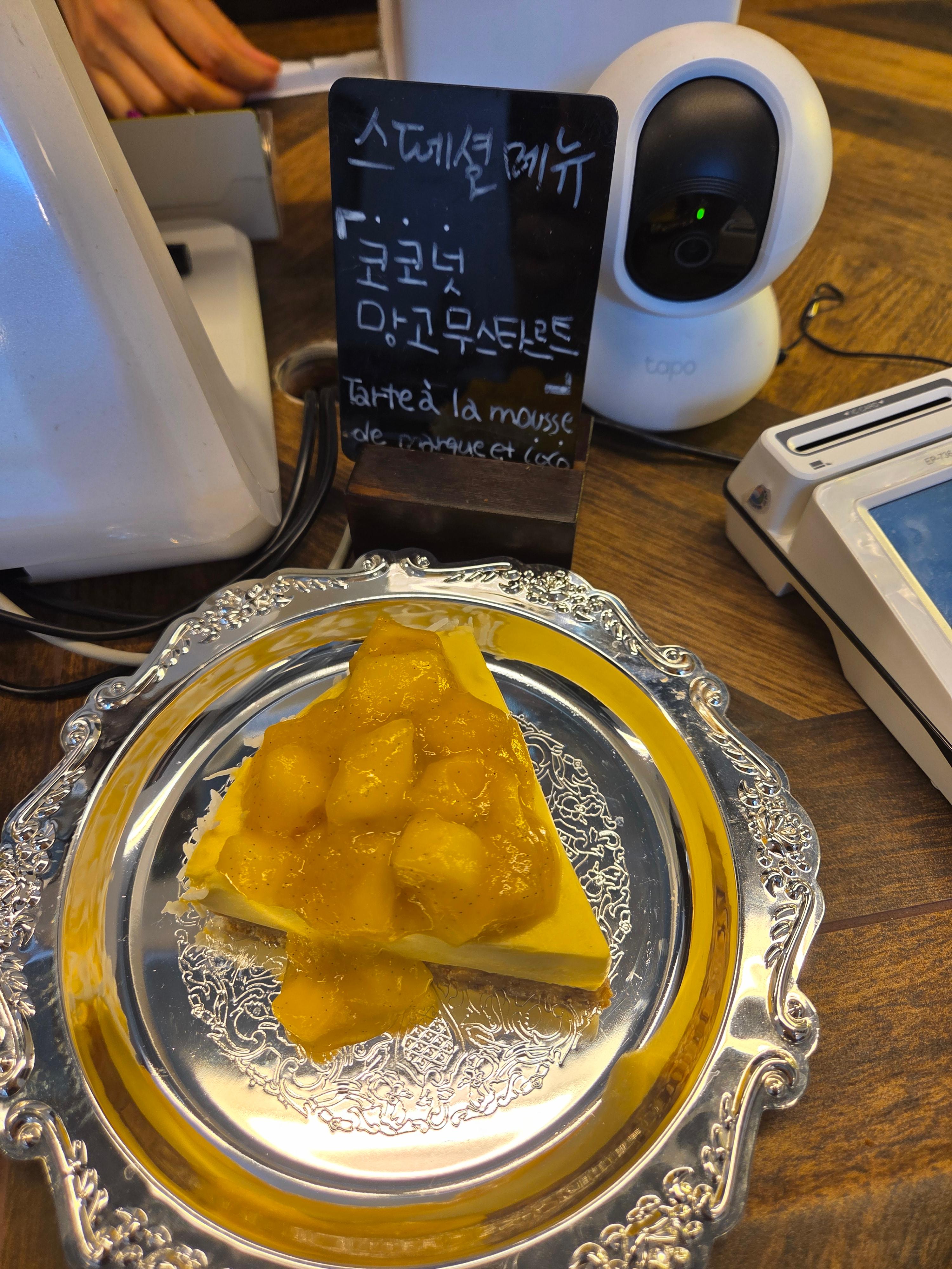 코코넛과 망고 무스타르트