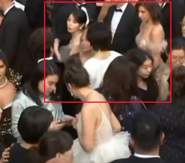 아이유_어깨빵_13