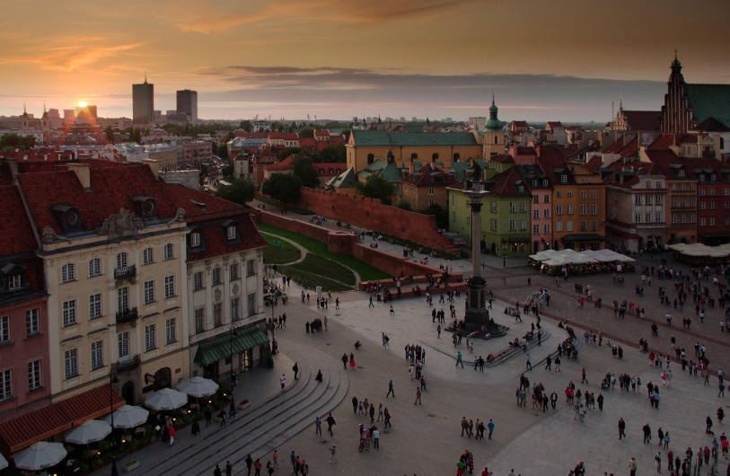 해가 지고 있는 바르샤바의 마을(중세풍의 관광마을)