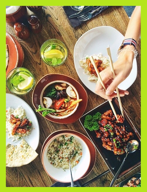 음식-나눠먹는-손